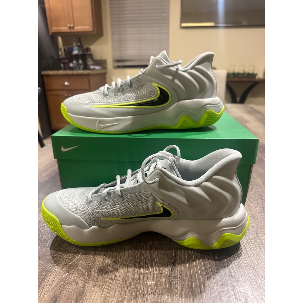Nike Giannis Immortality 4 Light Silver Black Volt FQ3680-007 Mens Size 9.5